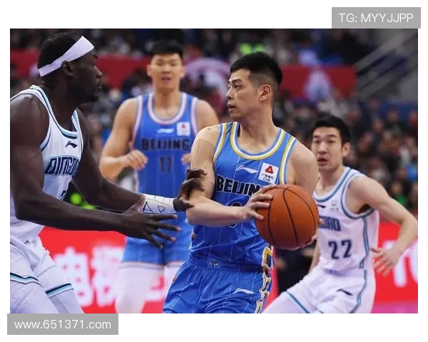 方硕后撤步中距离稳稳命中北京第三节拉开分差领先福建二十分