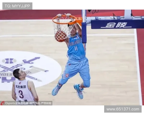 齐麟26分3抢断精彩表现 伤退前上演一条龙扣篮精彩瞬间